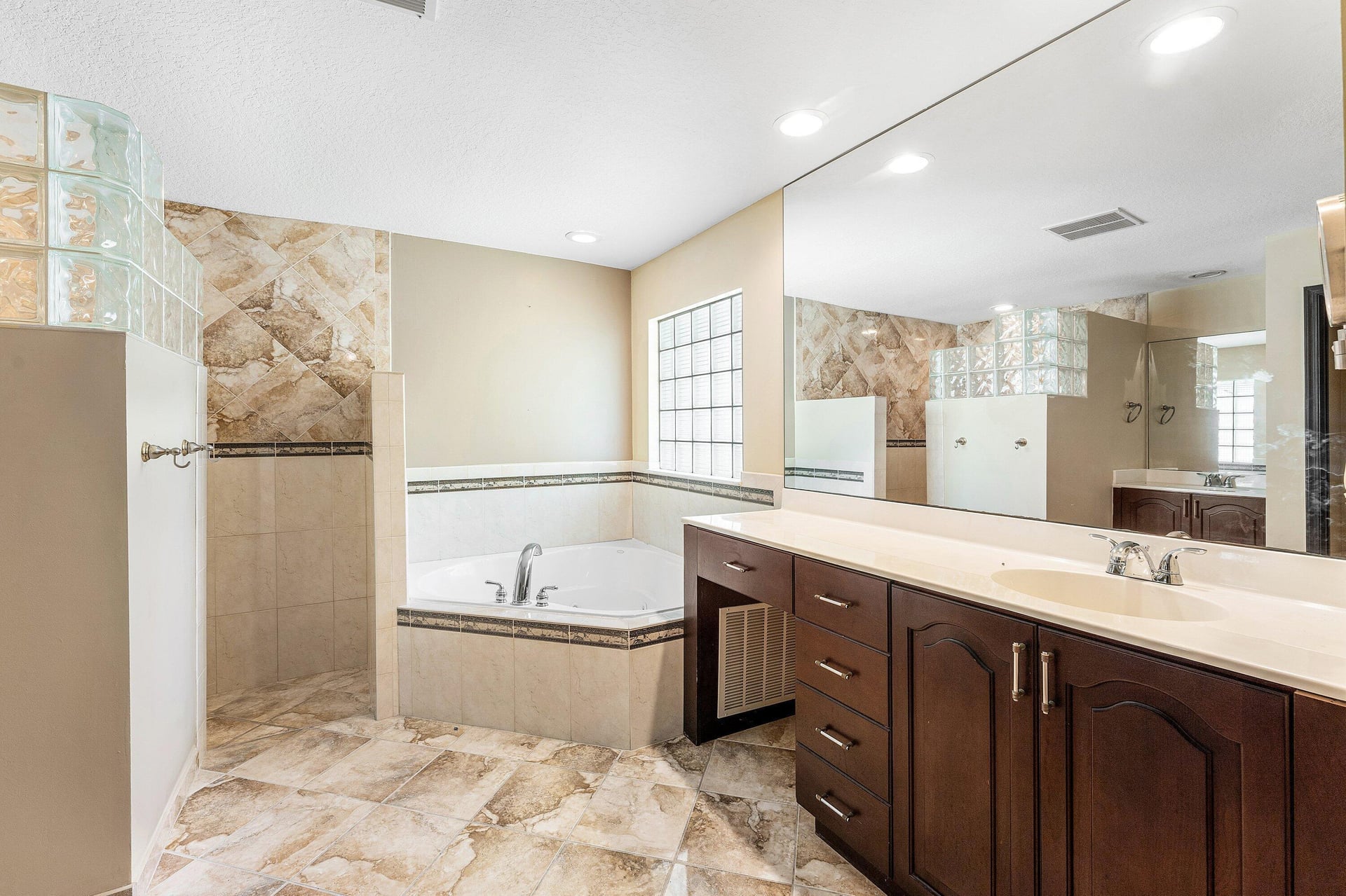 Residence photo 22