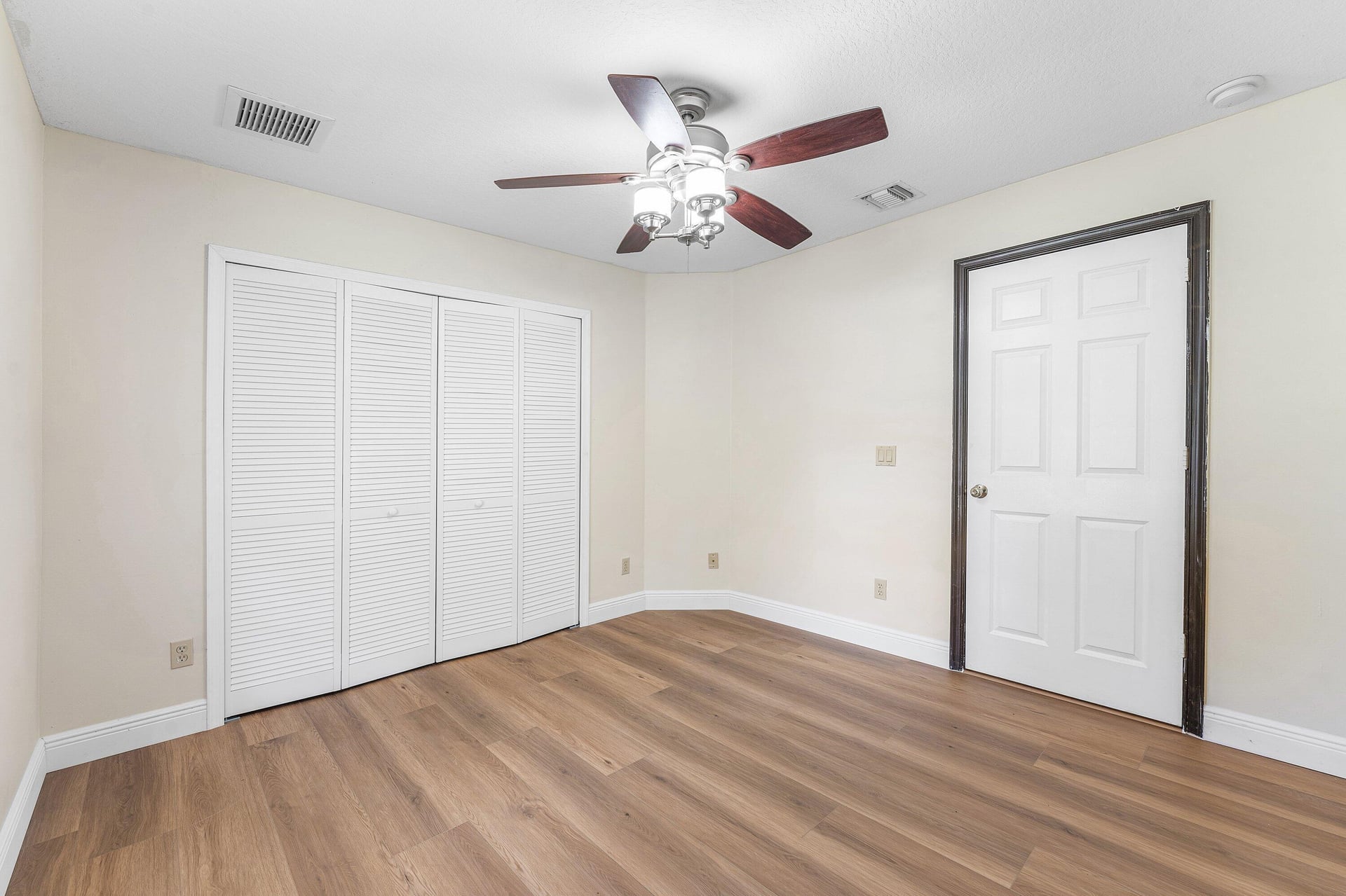 Residence photo 32