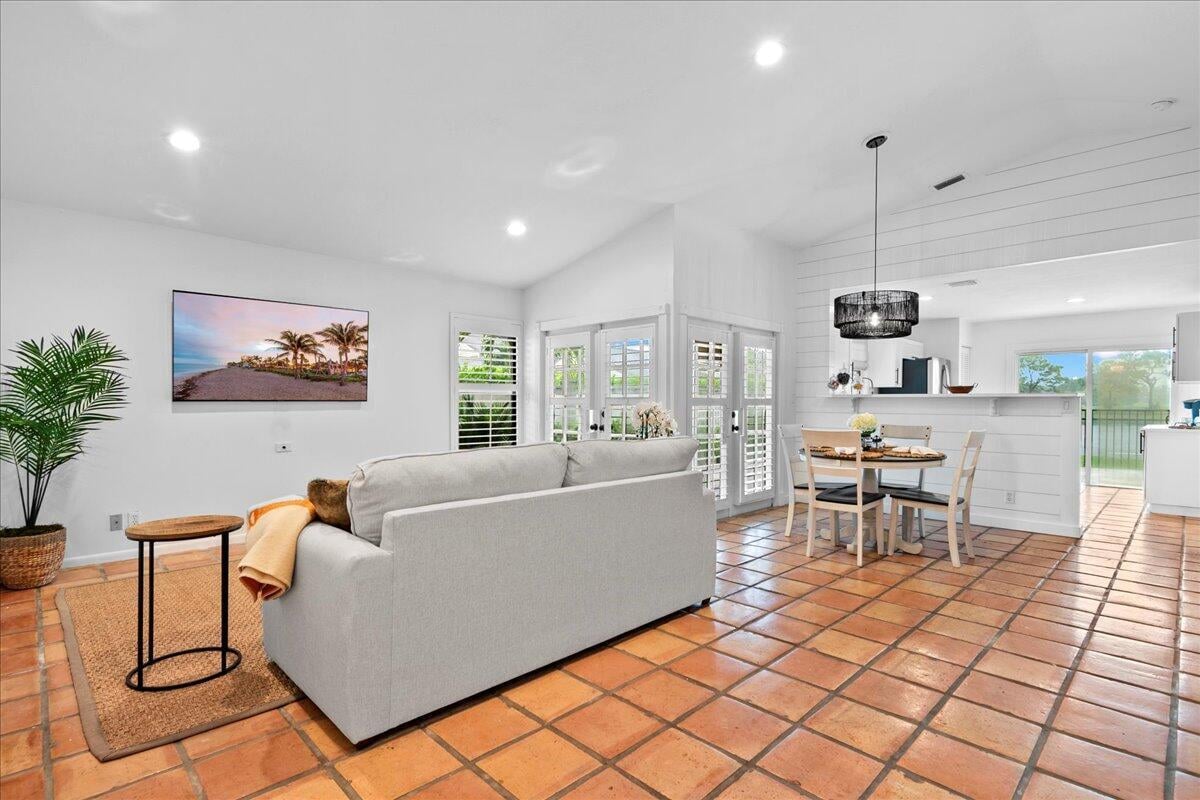 Residence photo 3