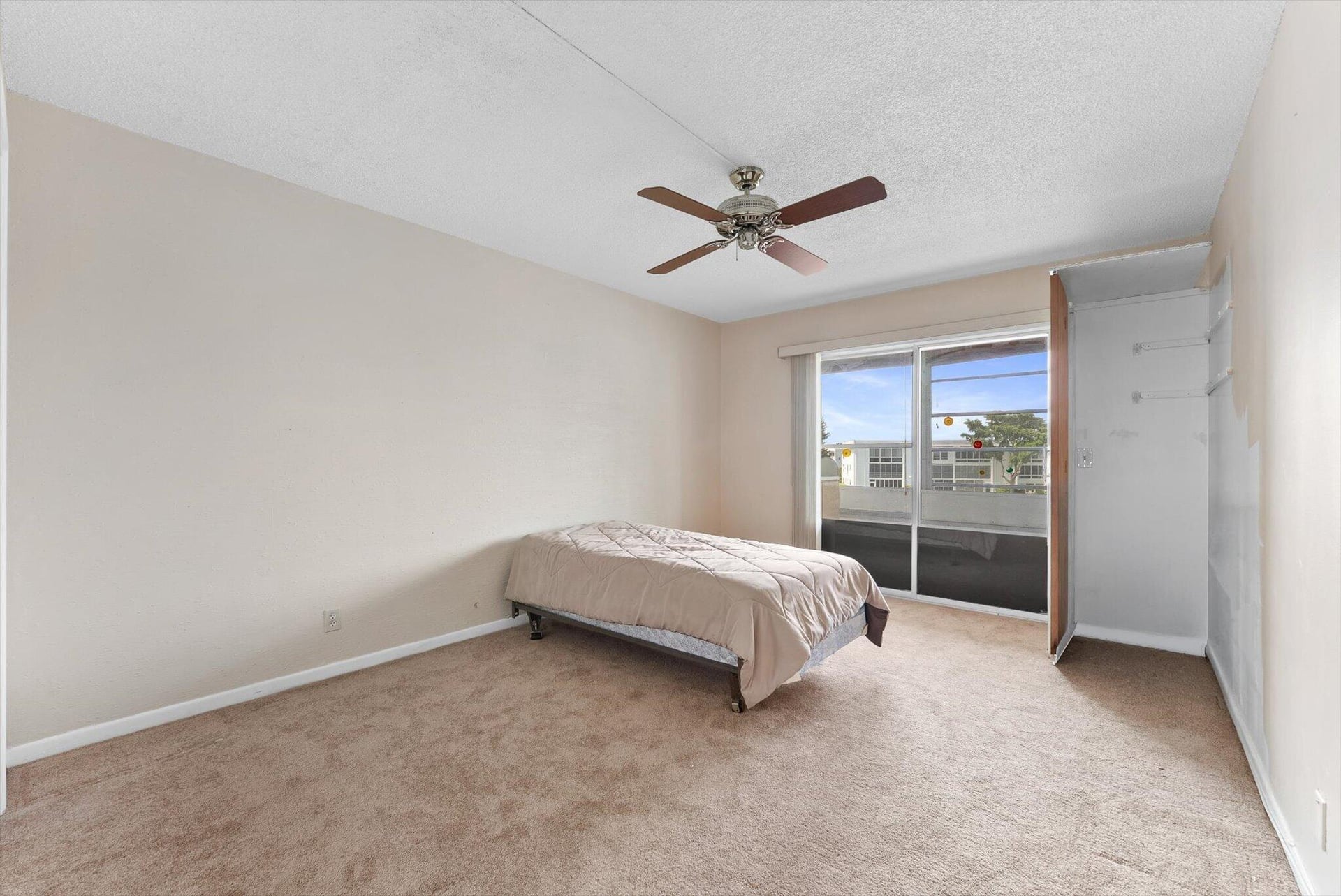 Residence photo 19