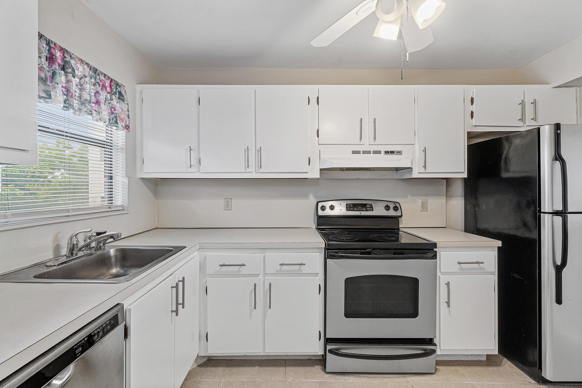 Unit 303 photo 2