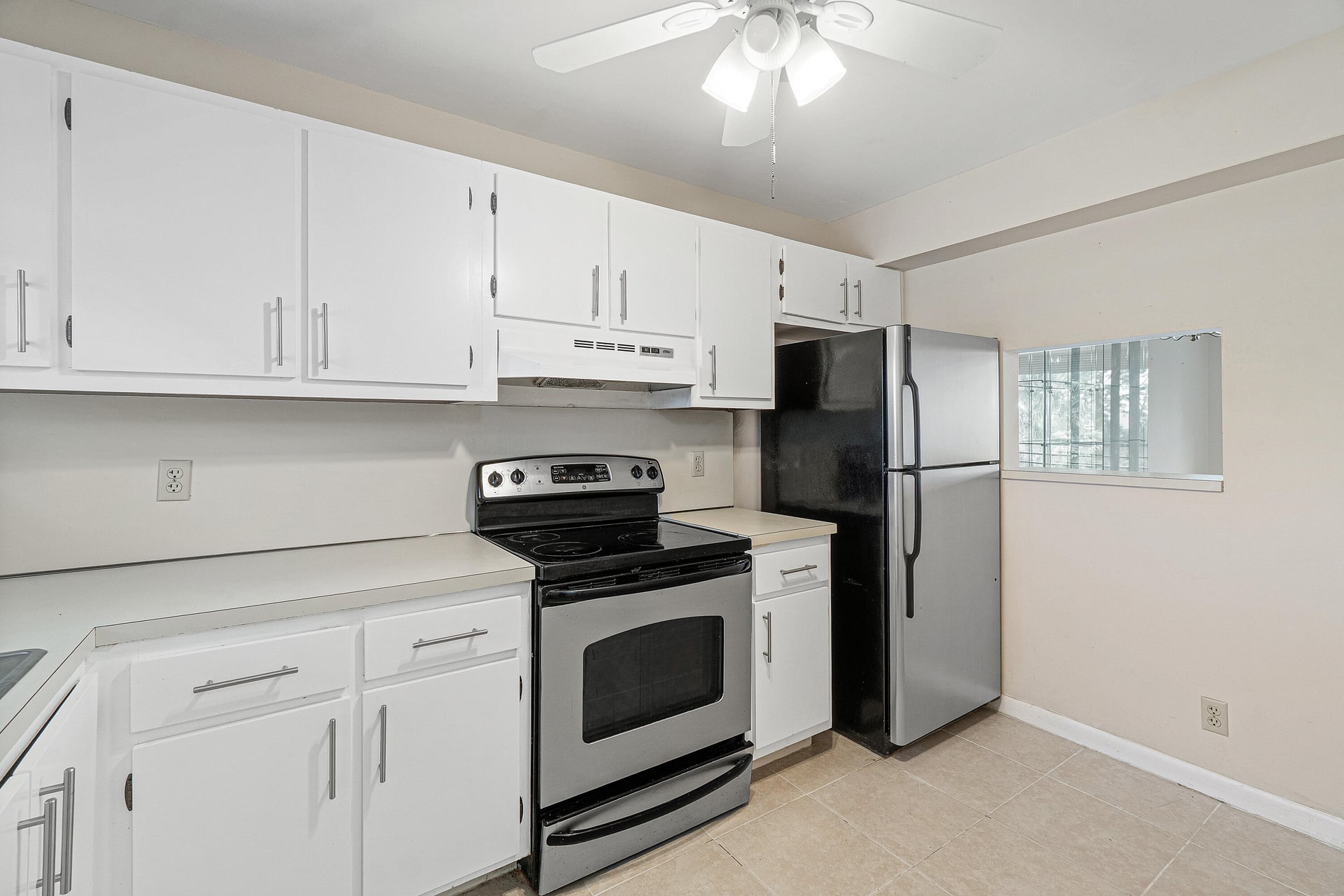 Unit 303 photo 3