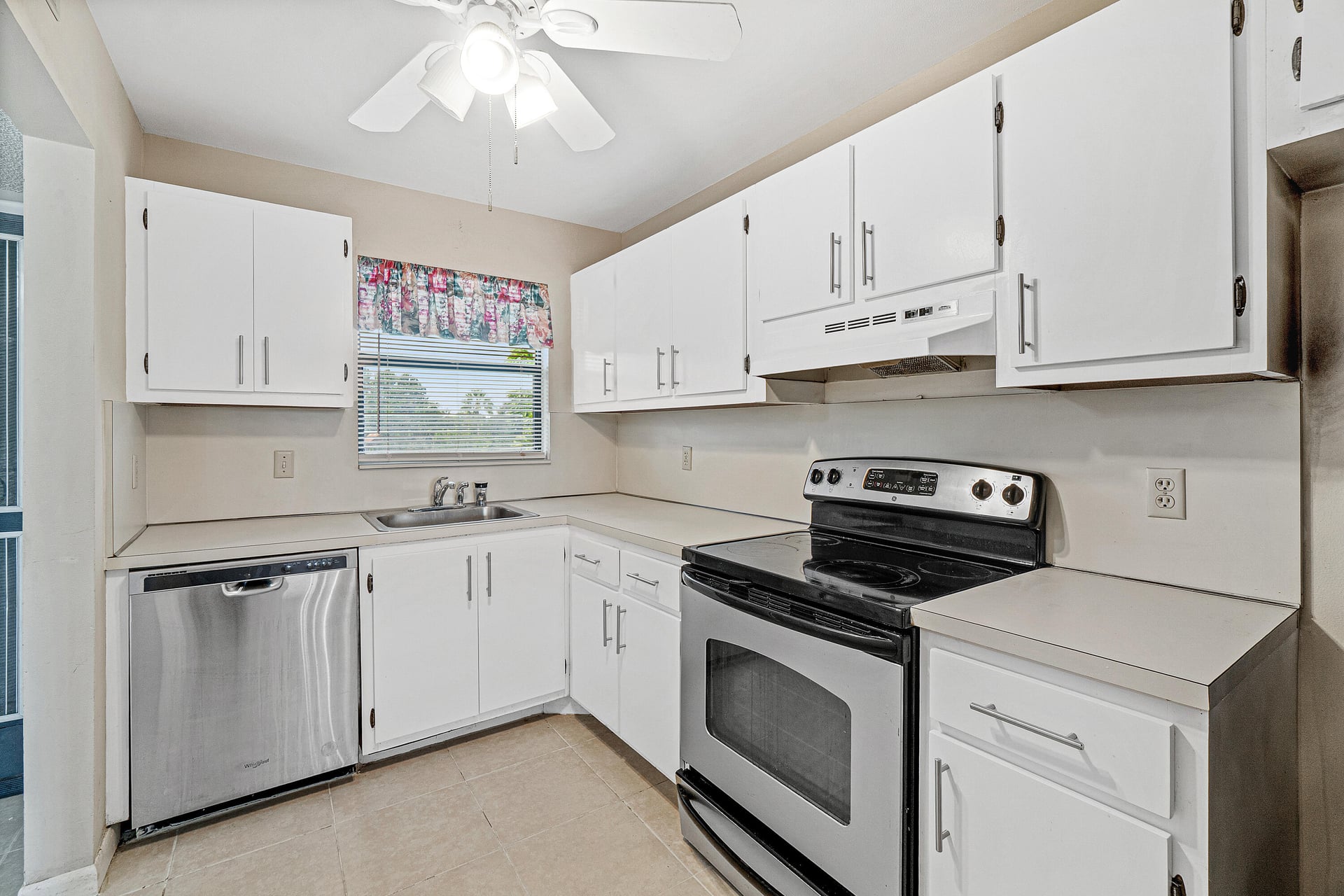 Unit 303 photo 4