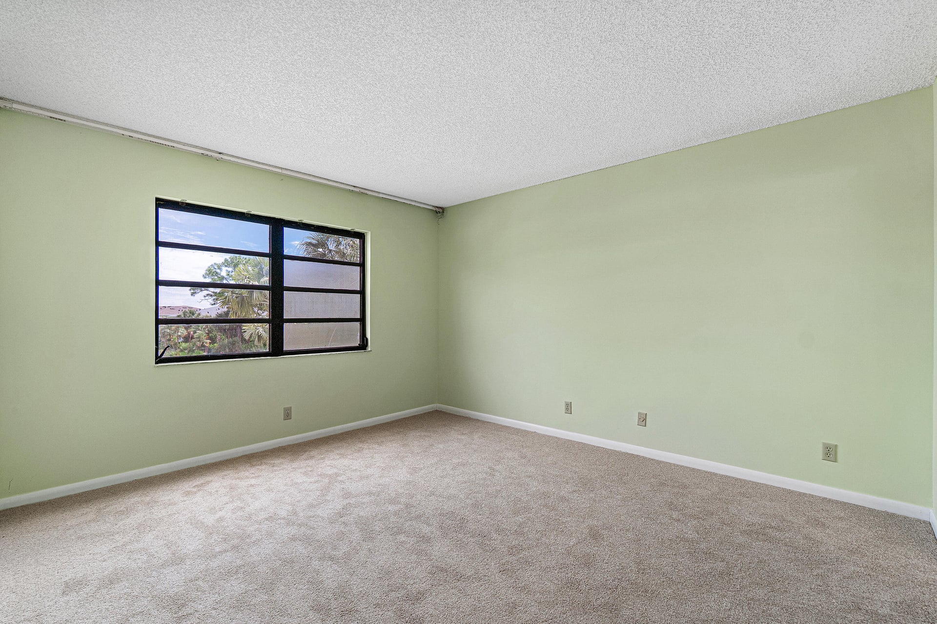 Unit 303 photo 11