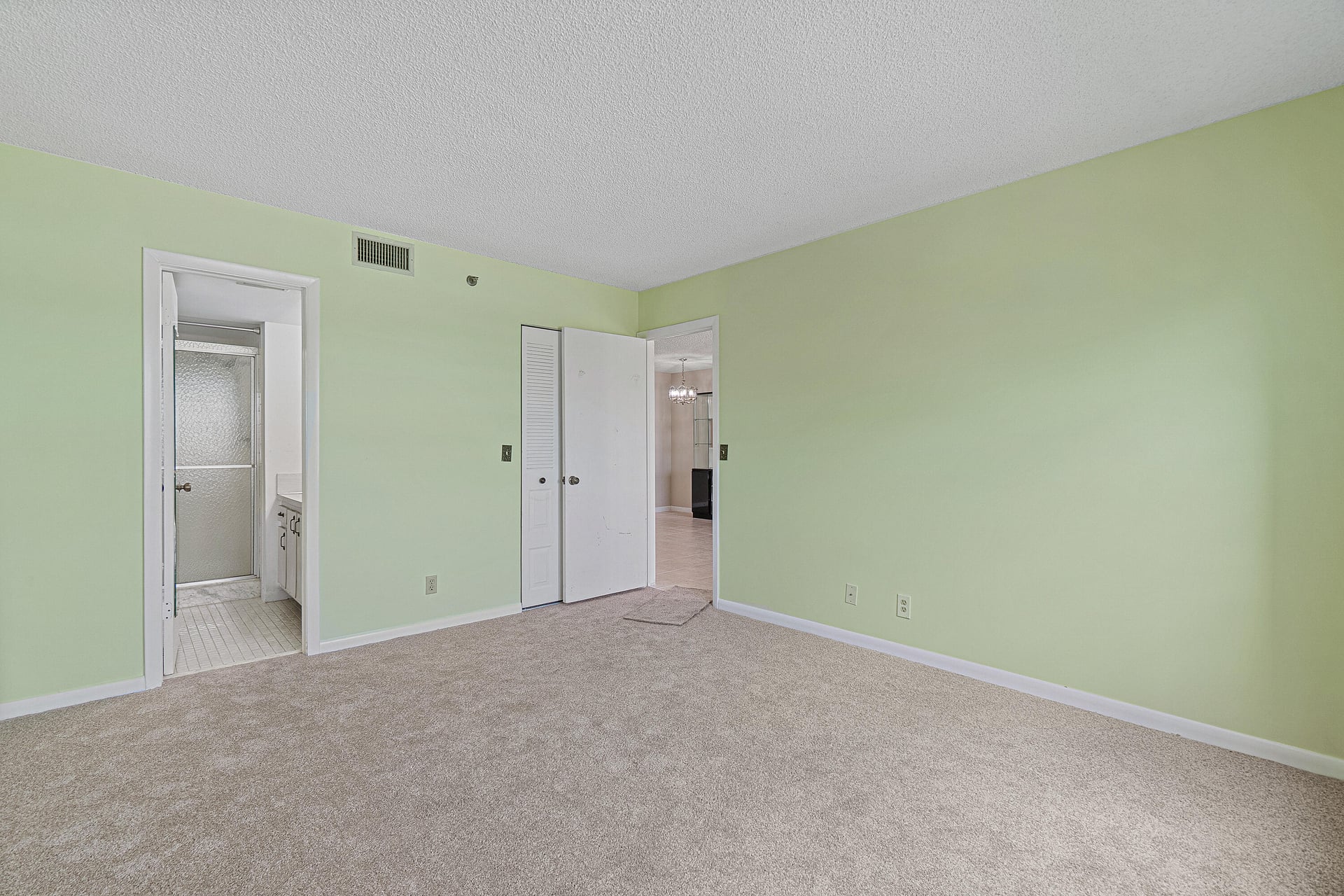 Unit 303 photo 12