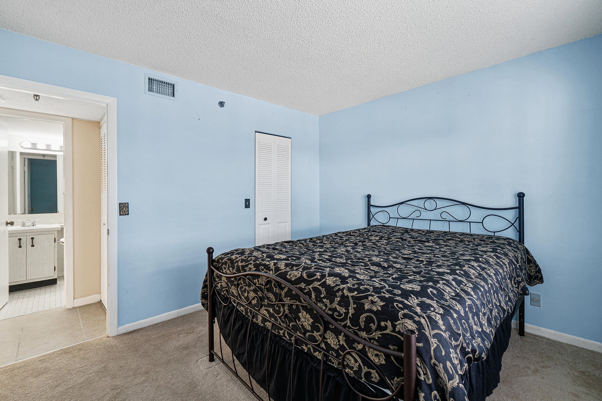 Unit 303 photo 17