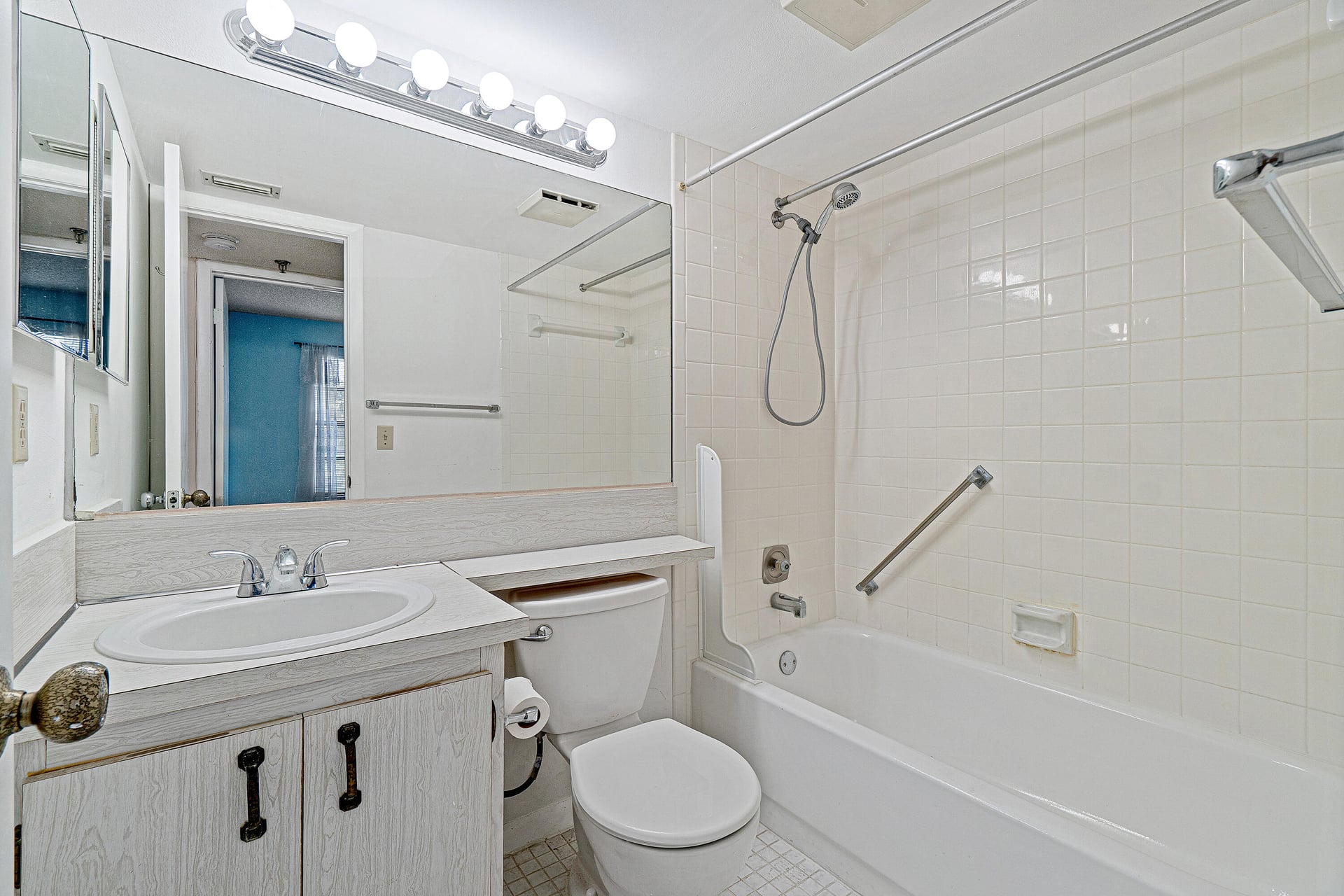 Unit 303 photo 19