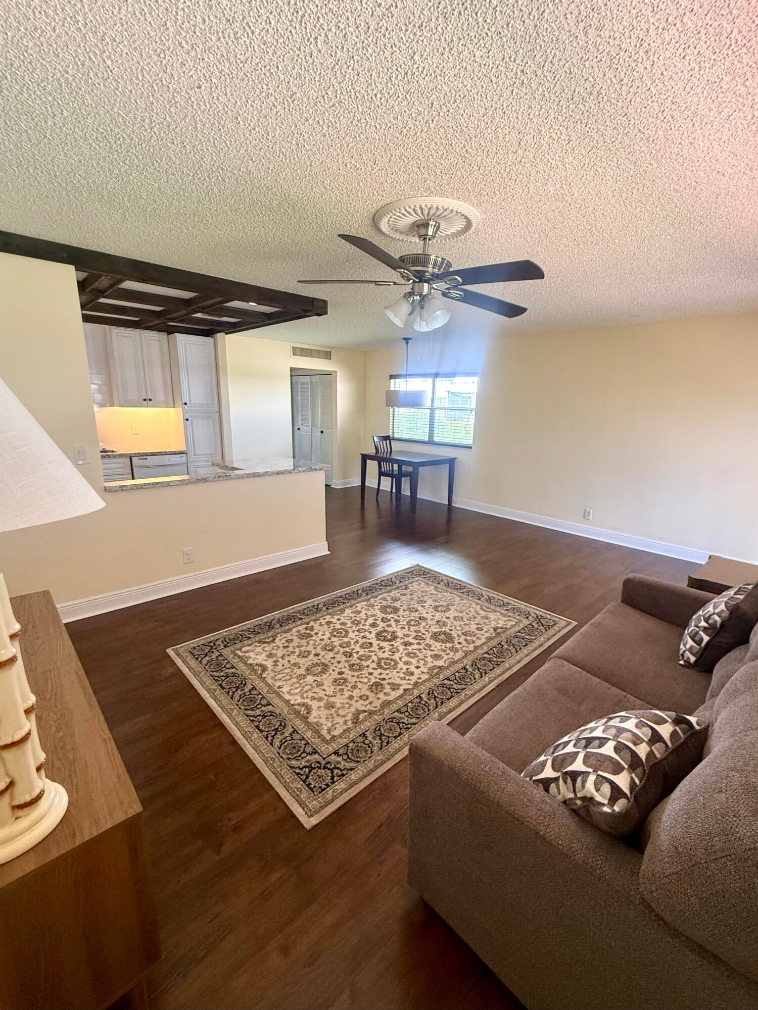  Residence photo 5