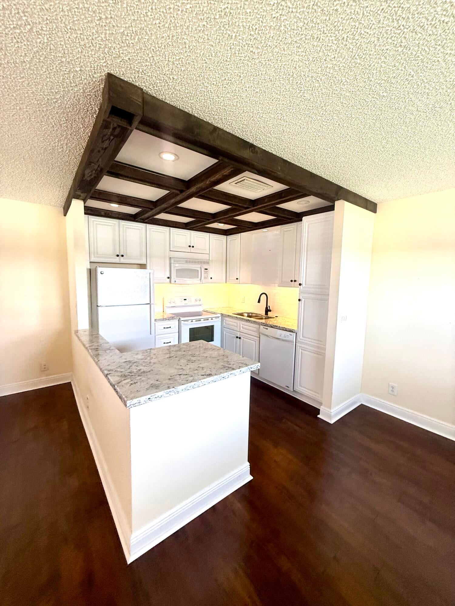  Residence photo 9