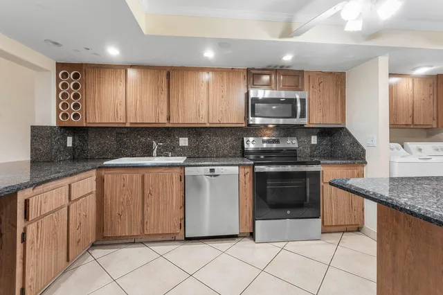 Unit 413 photo 5