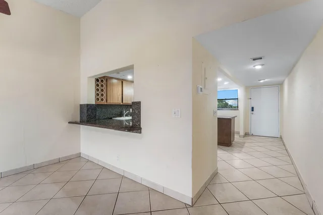  Unit 413 photo 7