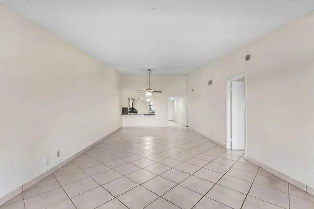  Unit 413 photo 8