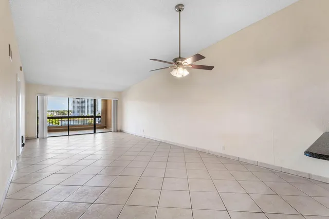  Unit 413 photo 9