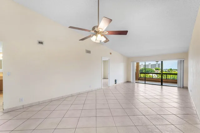  Unit 413 photo 10