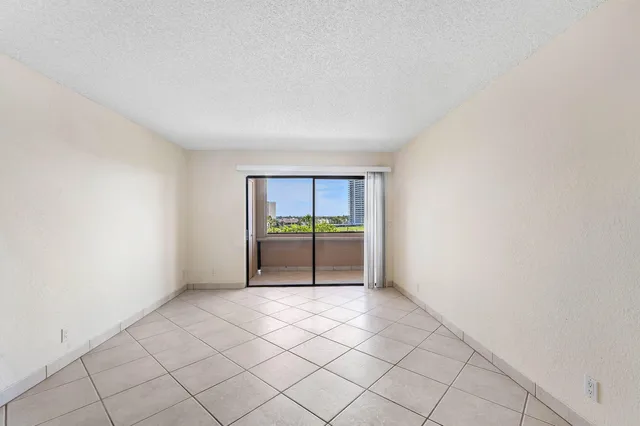  Unit 413 photo 13