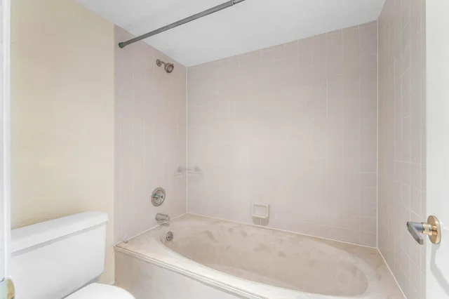  Unit 413 photo 15