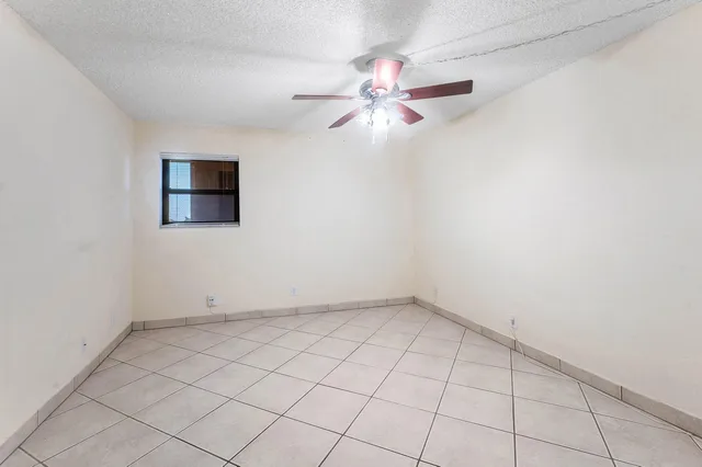  Unit 413 photo 17