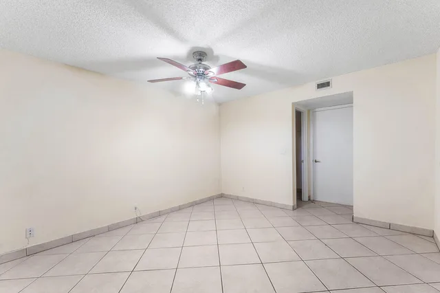  Unit 413 photo 18