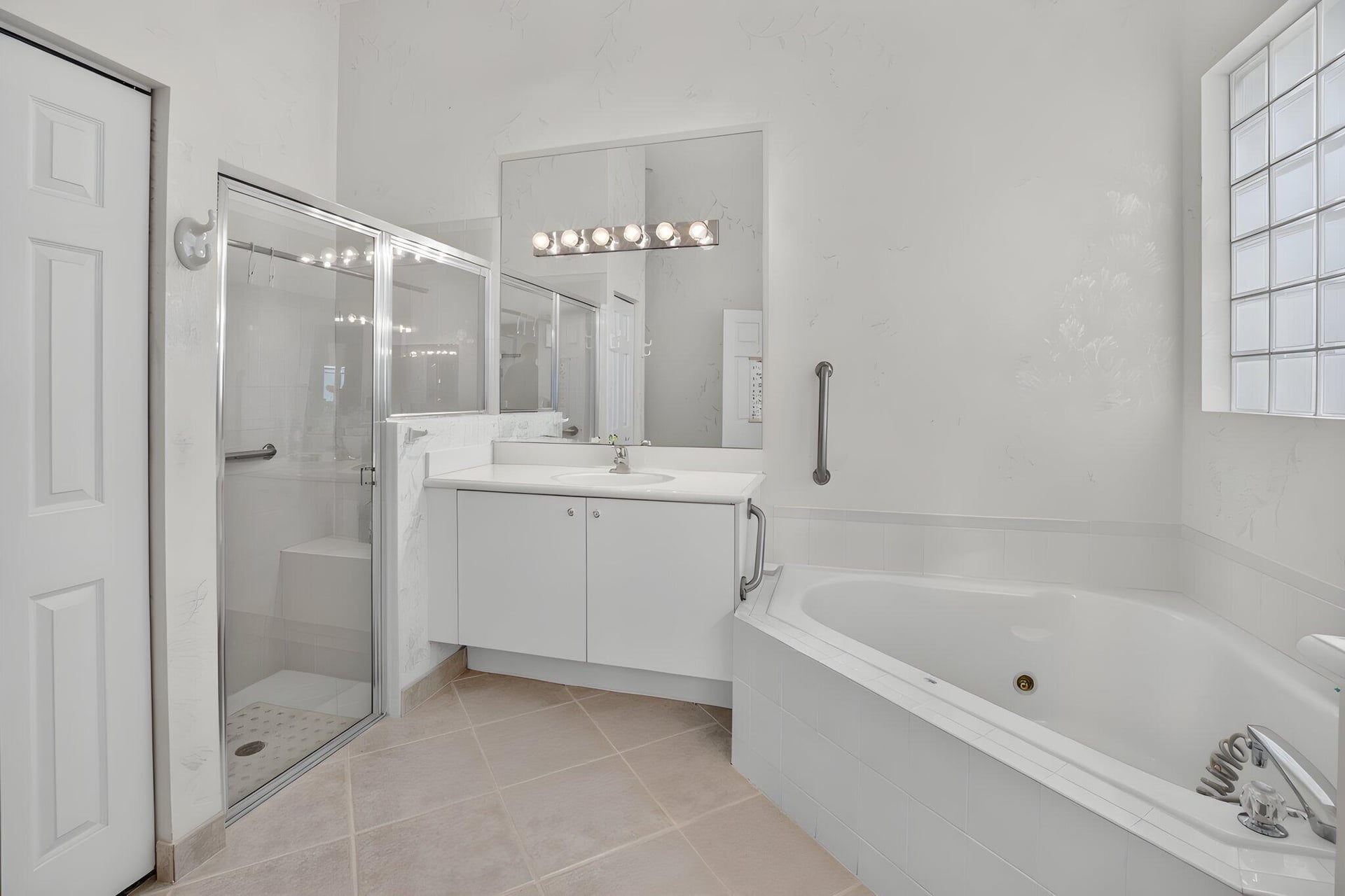 Residence photo 32