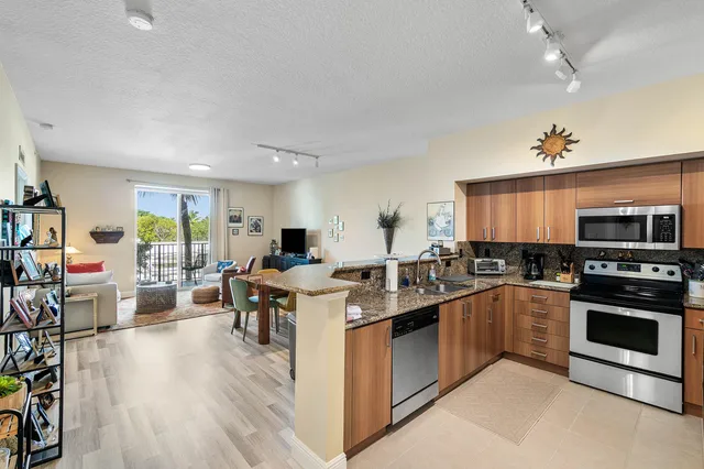 Pineapple Grove Village Condominiums Unit 315 photo 2