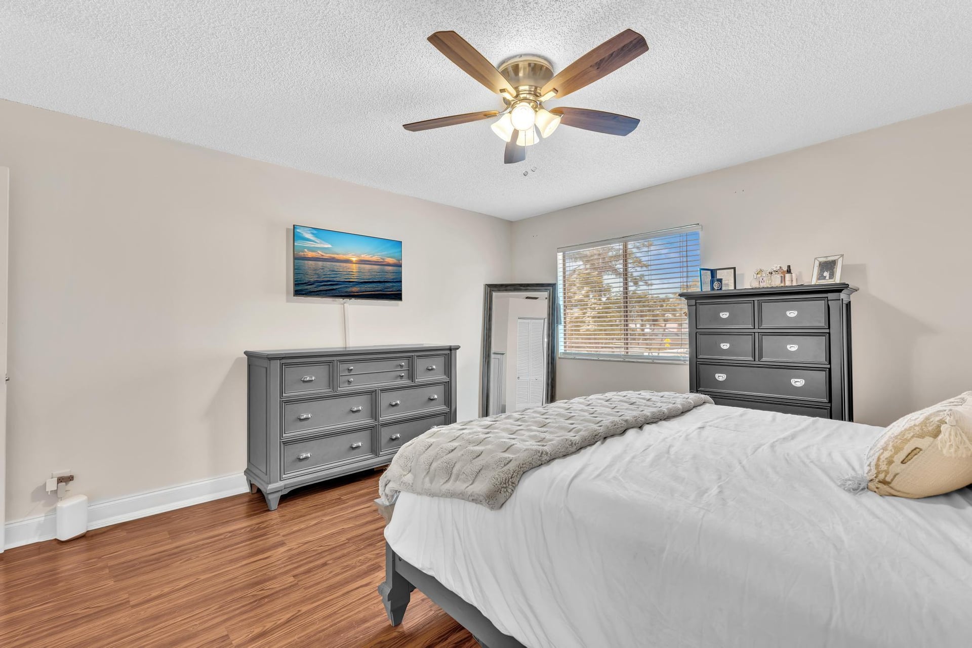 Unit C photo 30