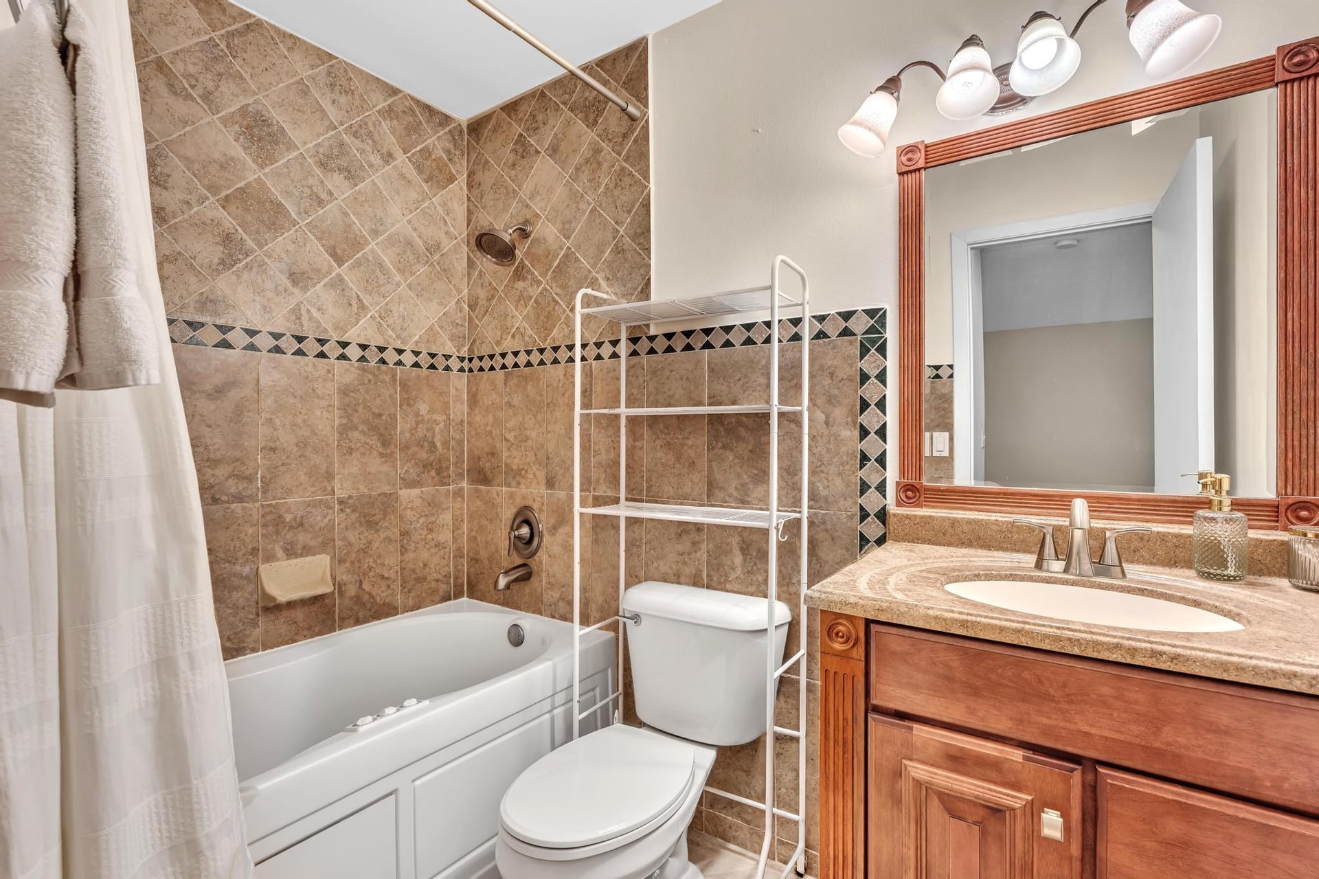 Unit C photo 38