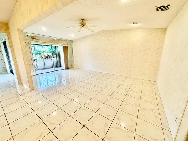 Residence photo 8