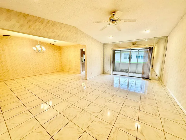 Residence photo 10