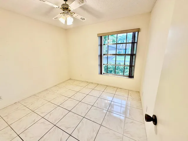 Residence photo 20