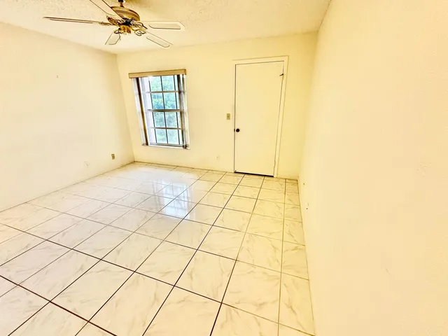 Residence photo 22