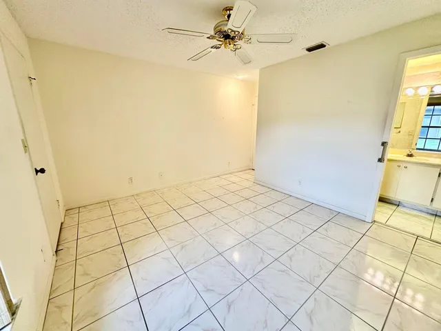 Residence photo 24