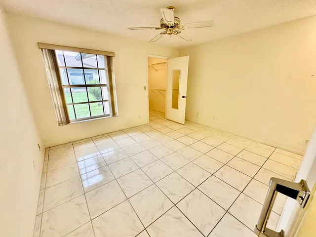Residence photo 25