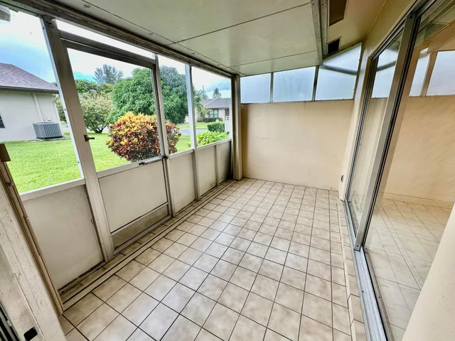 Residence photo 32