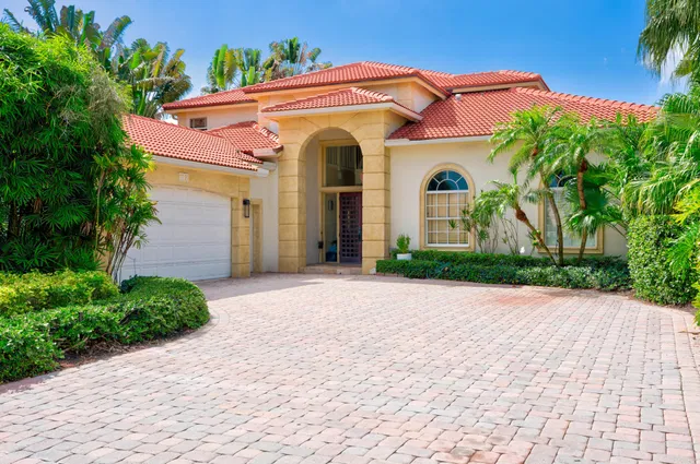 Admirals Cove Residence photo 2