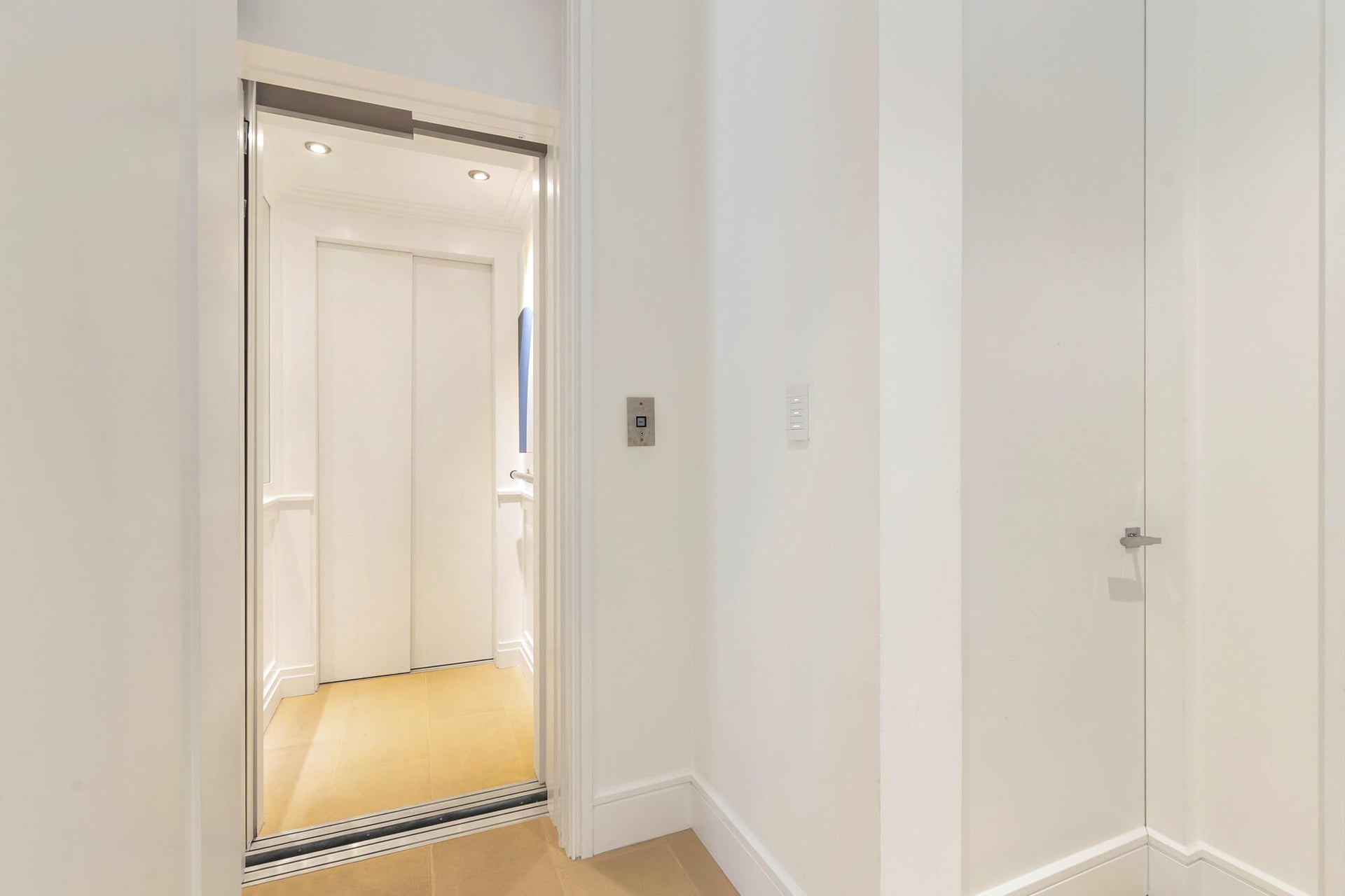 In-Town Palm Beach Residence photo 35