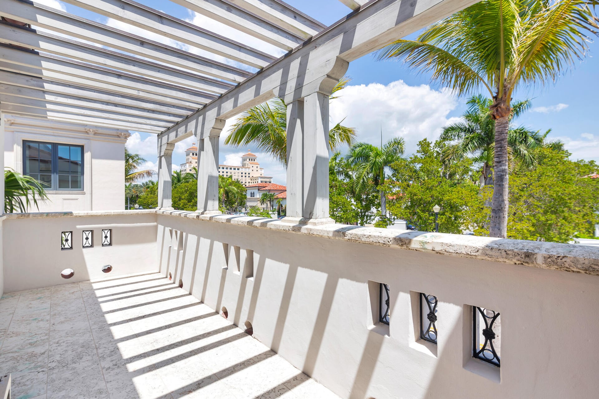 In-Town Palm Beach Residence photo 36