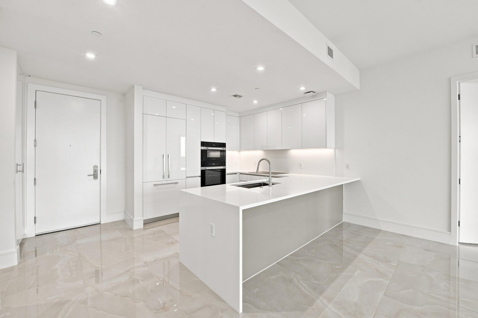 Nautilus 220 Unit 1517 photo 2