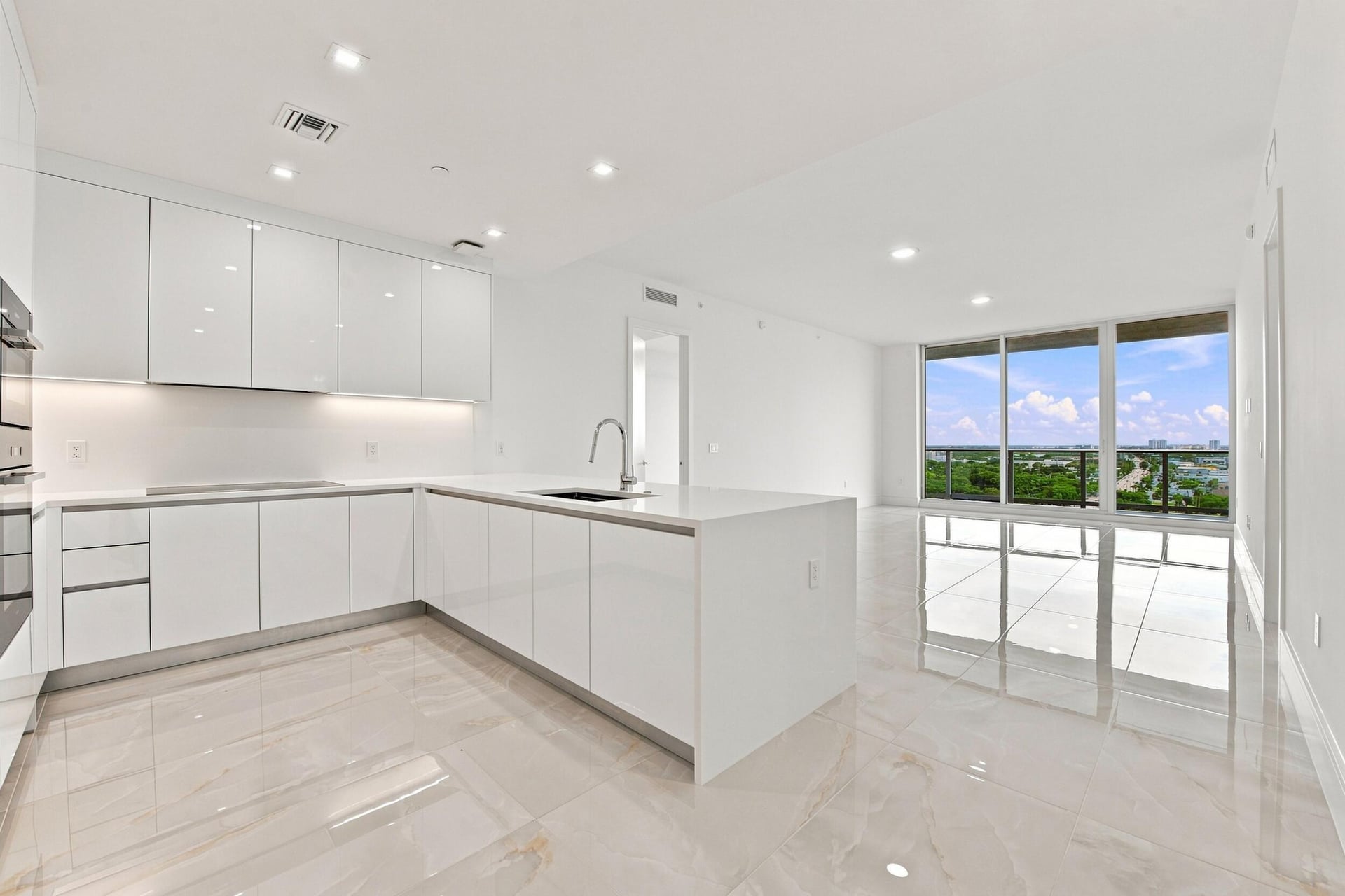 Nautilus 220 Unit 1517 photo 3