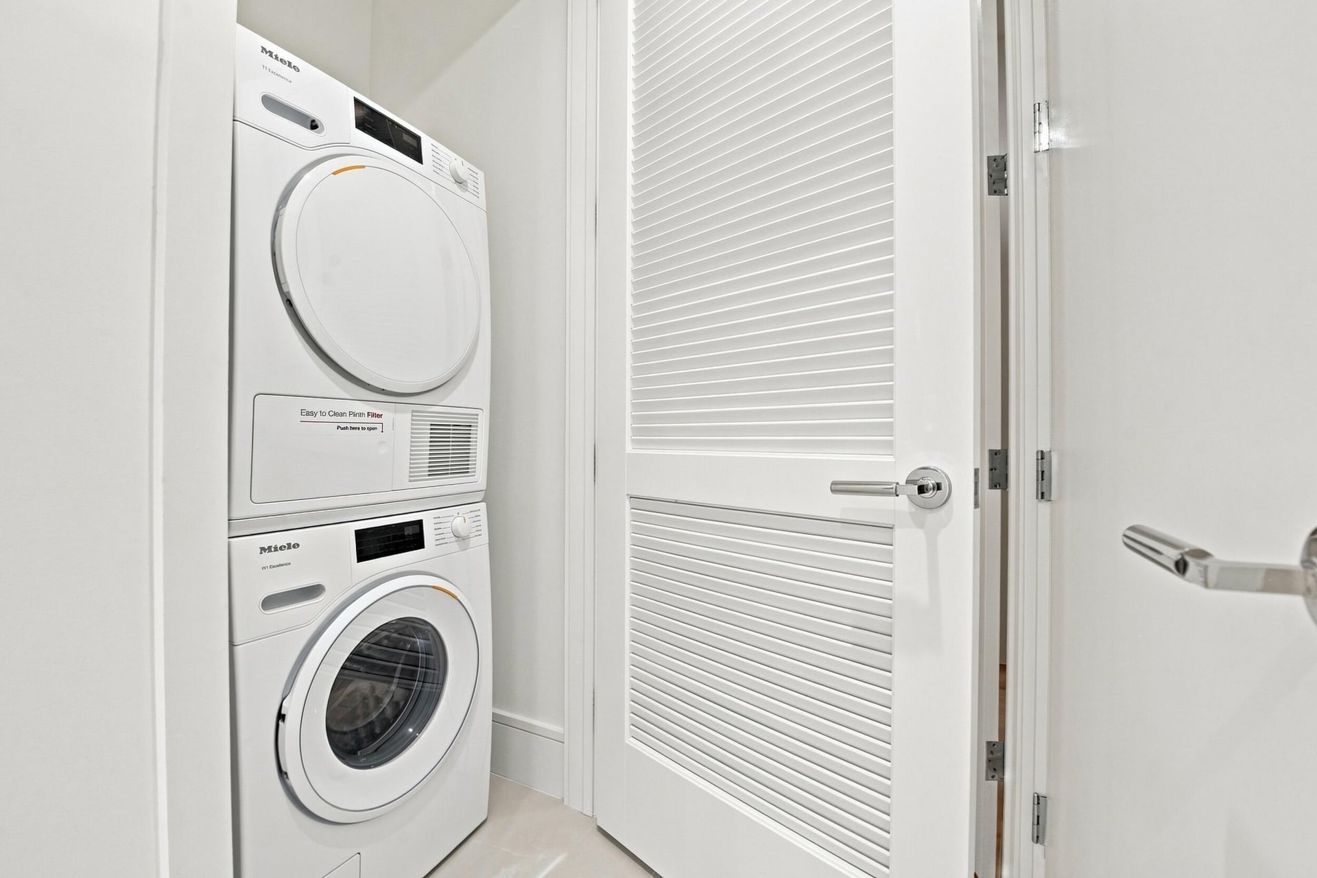 Nautilus 220 Unit 1517 photo 14