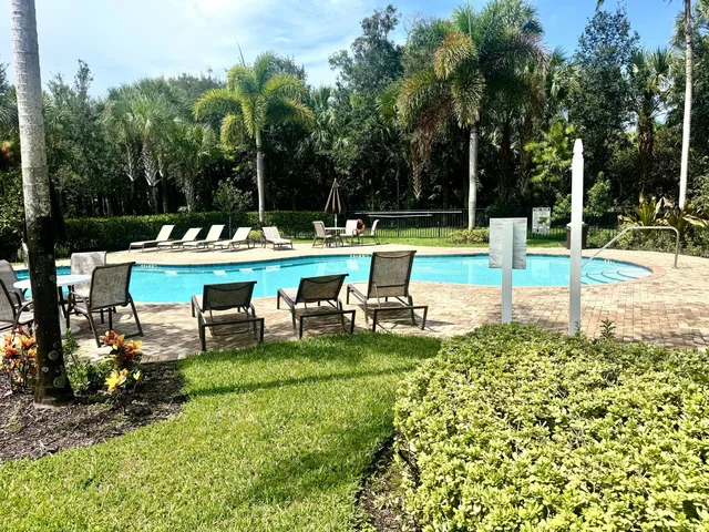 Eastpointe Country Club Residence photo 8