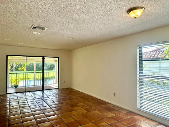 Unit 36J photo 10