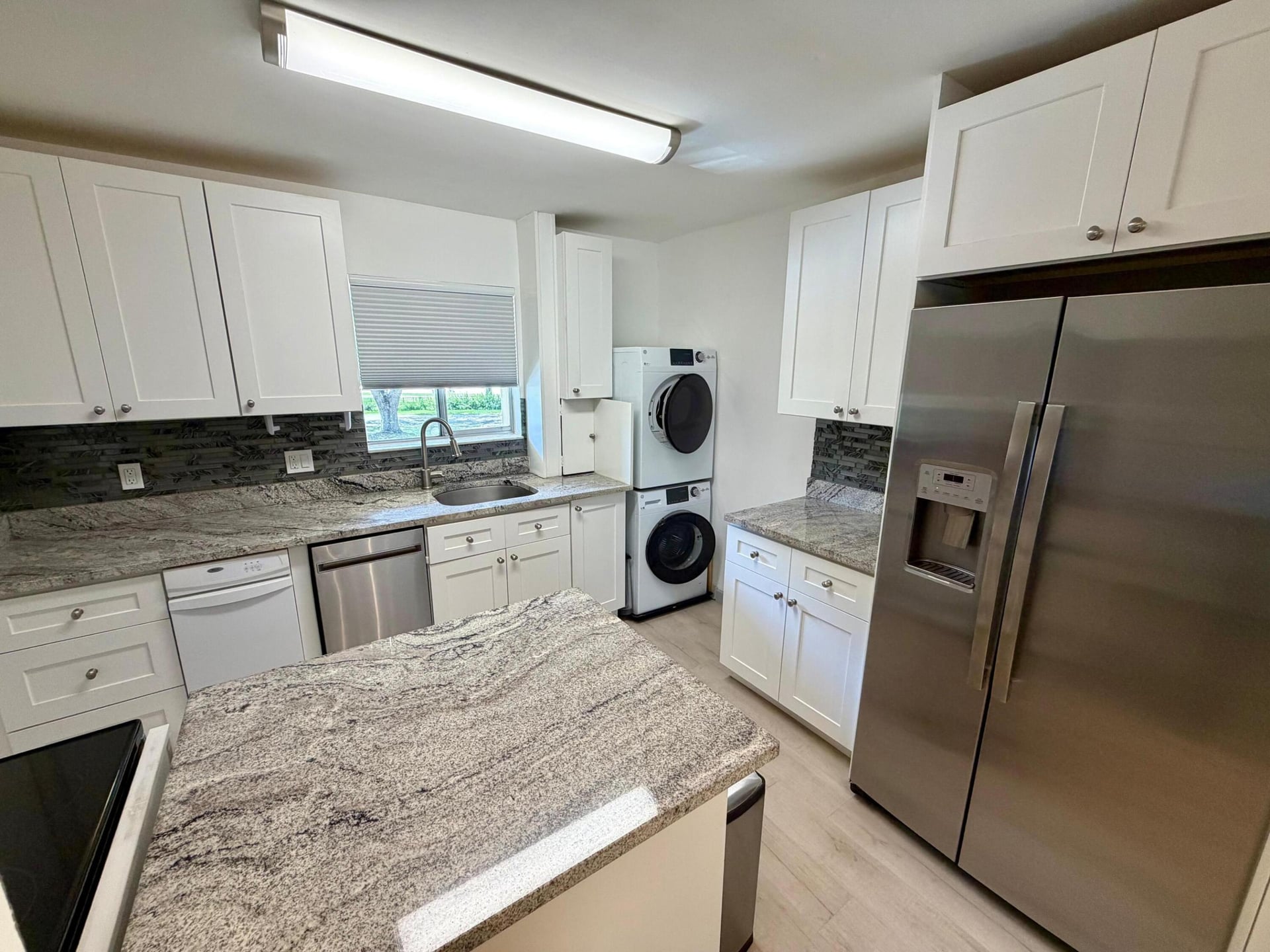 Unit 203 photo 4