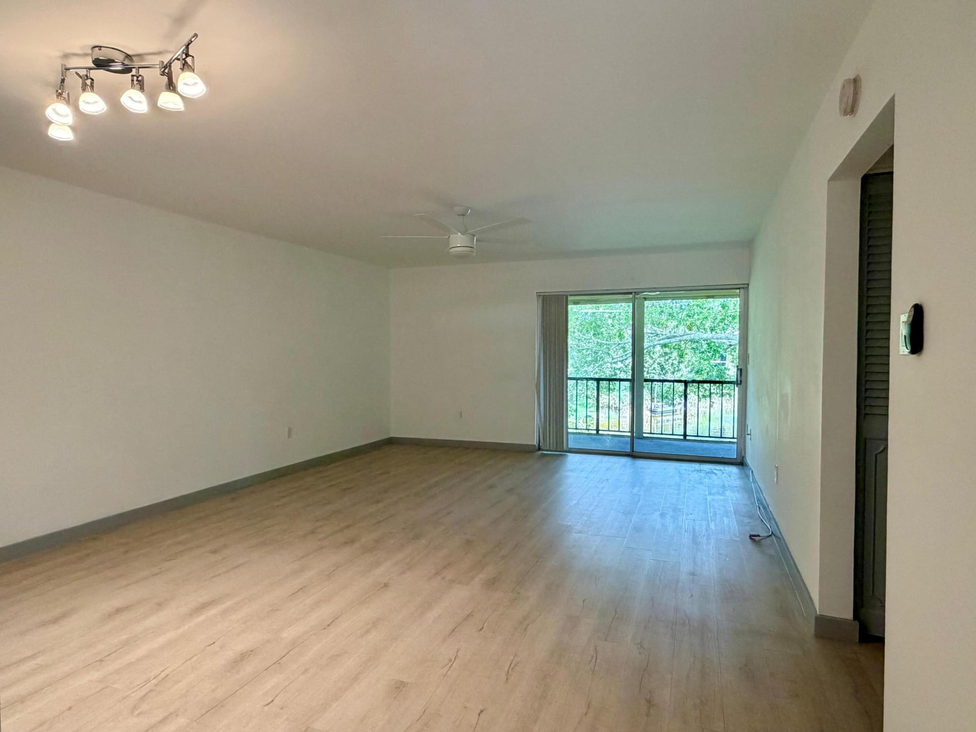 Unit 203 photo 5