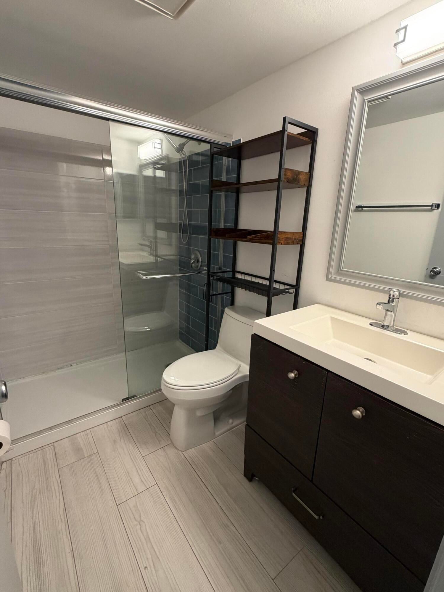 Unit 203 photo 8