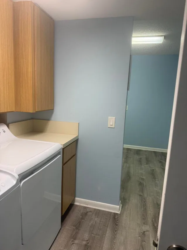  Unit 402 photo 9