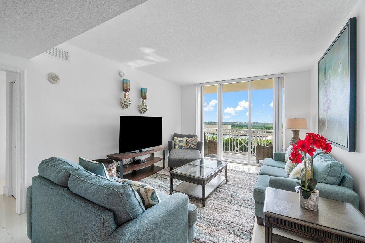 Unit Apt 606 photo 4
