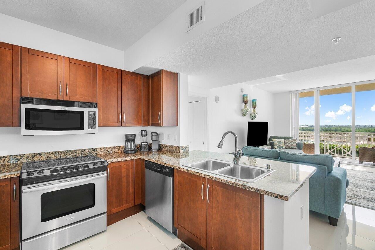 Unit Apt 606 photo 7