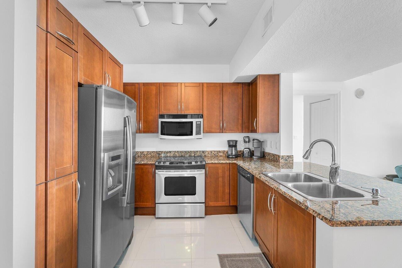 Unit Apt 606 photo 8