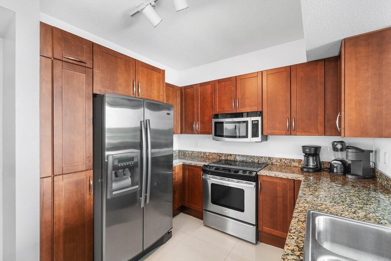 Unit Apt 606 photo 9