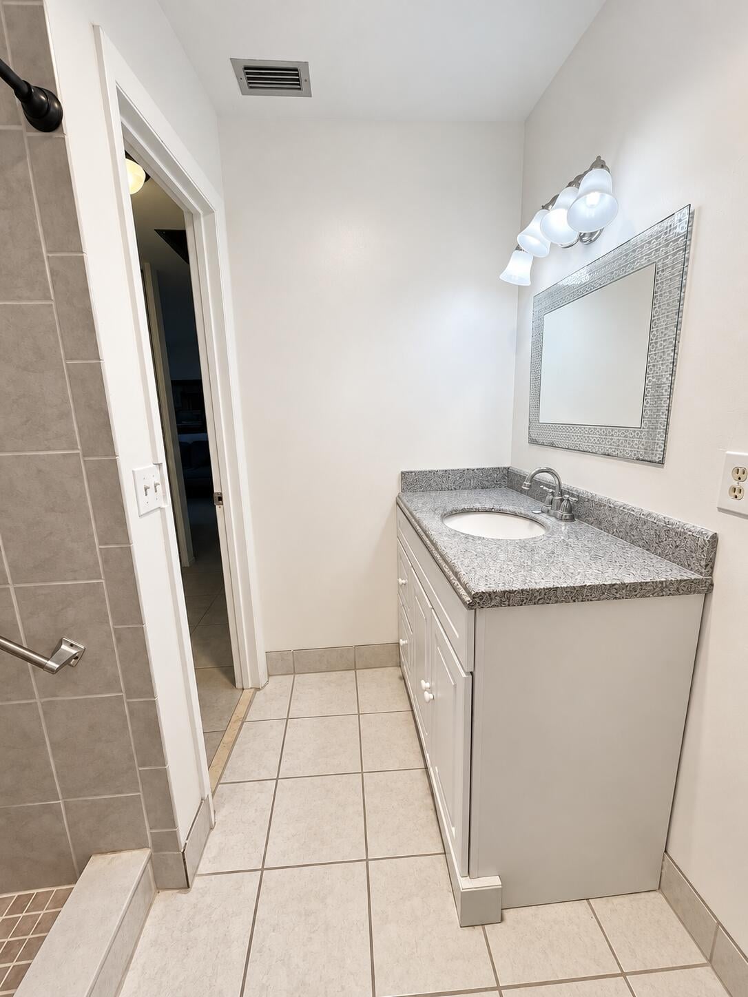 Unit E photo 12